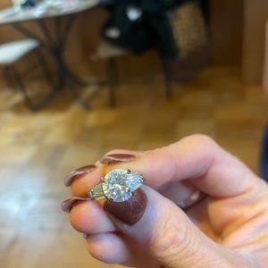 Exquisite Authentic Crislu Sterling Silver + Platinum Size 7 Ring